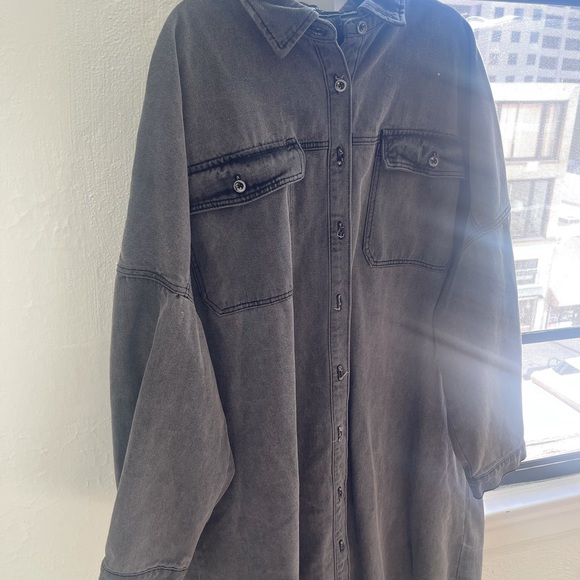 Pretty Little Thing oversized denim shirt - Picture 4 of 4